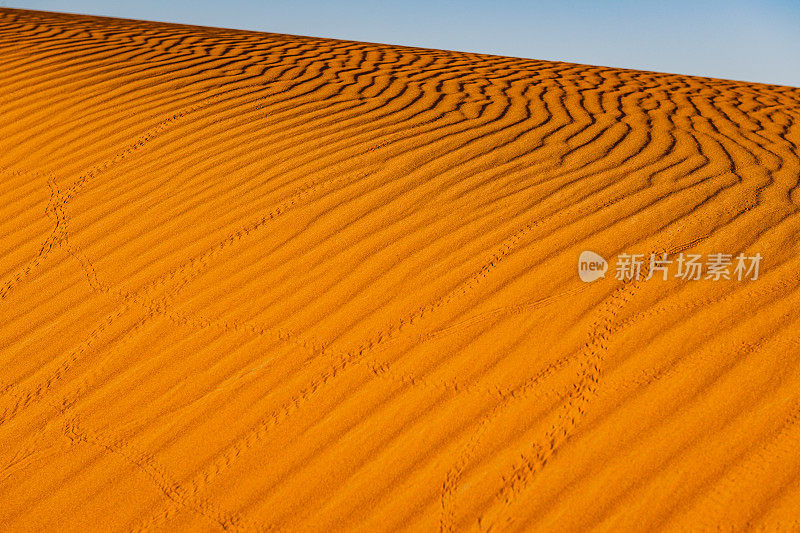 沙子和Erg Chebbi沙漠，Merzouga，摩洛哥，北非